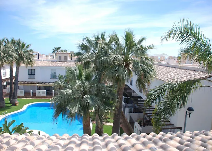 Magnifico Adosado Con Piscina En Urb. Palm Beach